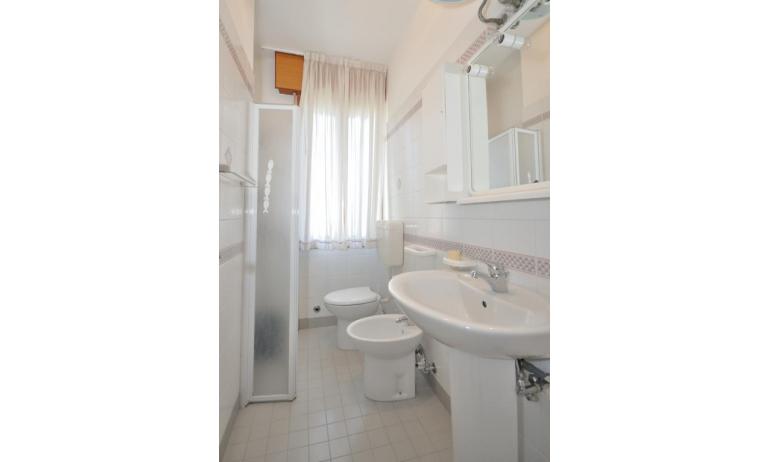 Ferienwohnungen RANIERI: A3 - Badezimmer mit Duschkabine (Beispiel)
