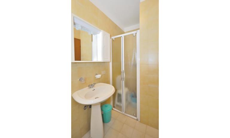 apartments MONACO: B7 - bathroom (example)