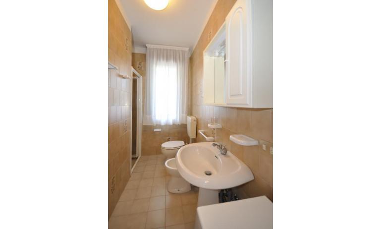 apartments MONACO: C6 - bathroom (example)