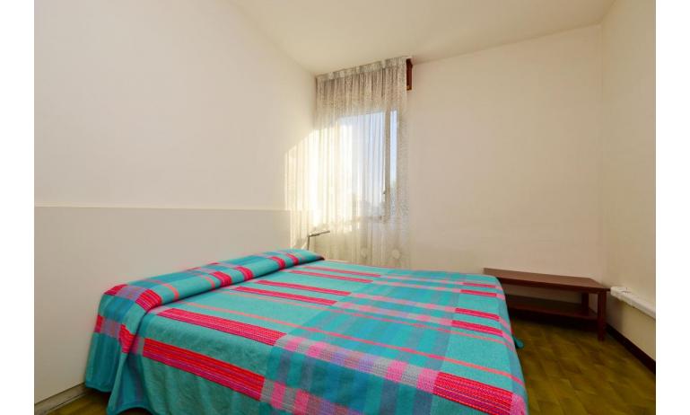 appartamenti MARINA PORTO: B4 - camera matrimoniale (esempio)