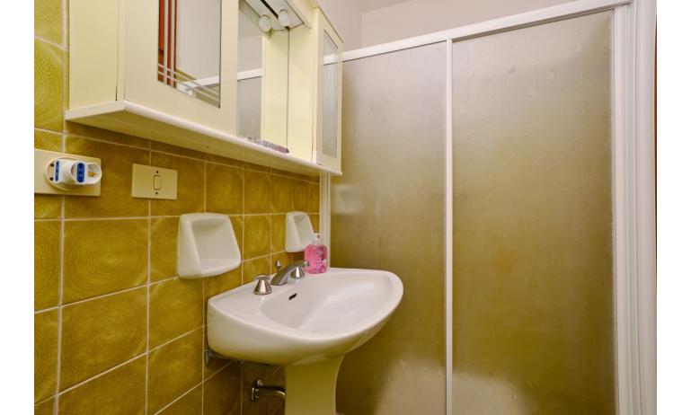 appartamenti MARINA PORTO: B4 - box doccia