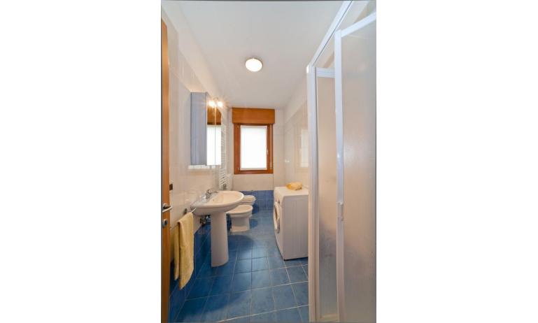 Residence ROBERTA: B5 Standard - Badezimmer mit Duschkabine (Beispiel)