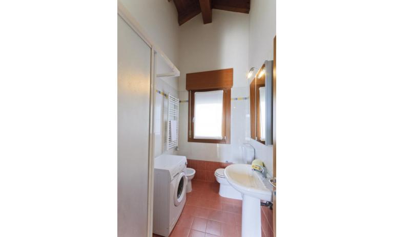 residence ROBERTA: C7 - bagno con lavatrice (esempio)