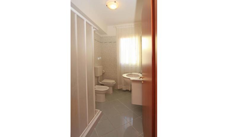 Ferienwohnungen CARAVELLE: B4 - Badezimmer mit Duschkabine (Beispiel)