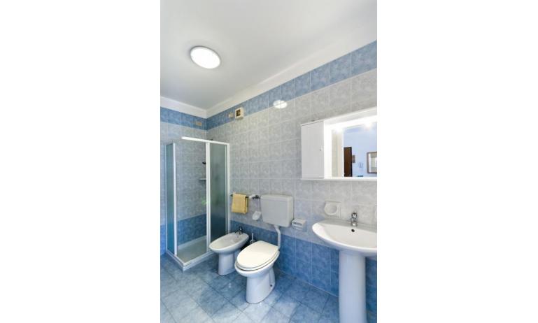 Residence CRISTOFORO COLOMBO: A4 - Badezimmer mit Duschkabine (Beispiel)