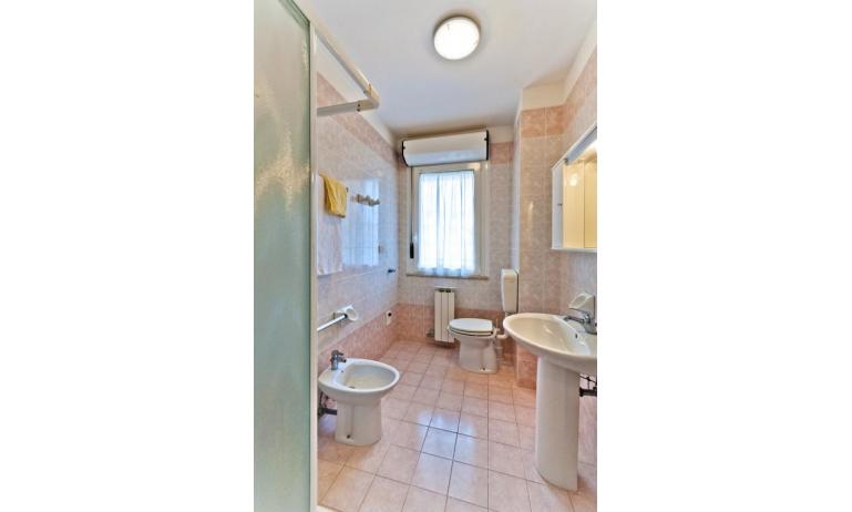 Residence CRISTOFORO COLOMBO: B4 - Badezimmer mit Duschkabine (Beispiel)