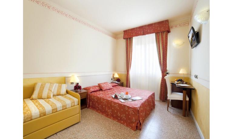 hotel KARINZIA: Standard - camera Family quadrupla (esempio)