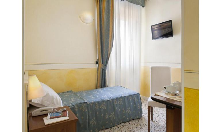 hotel KARINZIA: Standard - single bedroom (example)