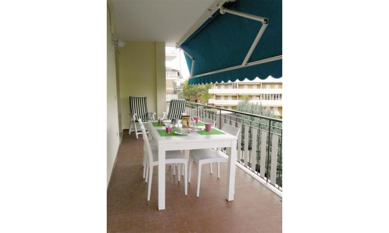 Ferienwohnungen BELLOSGUARDO: C6 - Balkon (Beispiel)