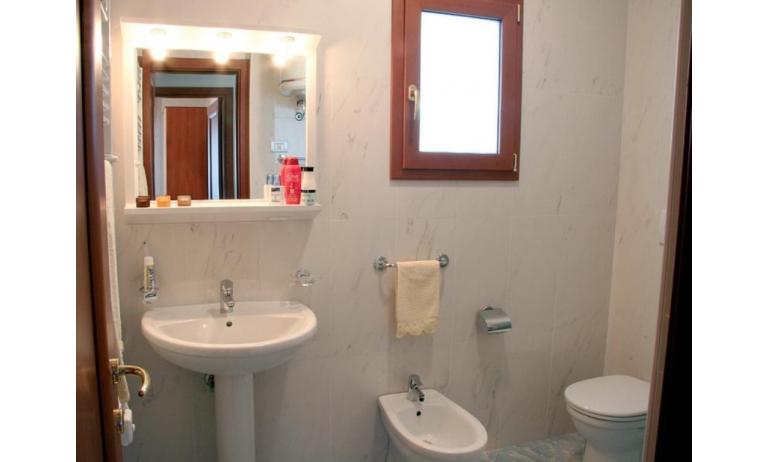 apartments DELFINO: C6+ - bathroom (example)