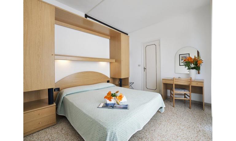 hôtel LONDON: Apartment - chambre à coucher double (exemple)