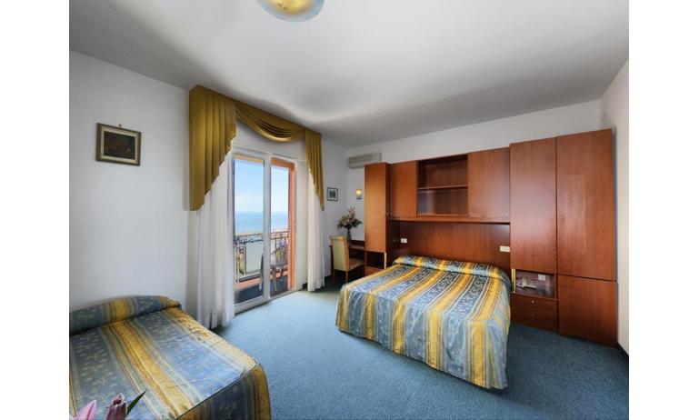 hôtel LONDON: Apartment - chambre à 3 lits (exemple)