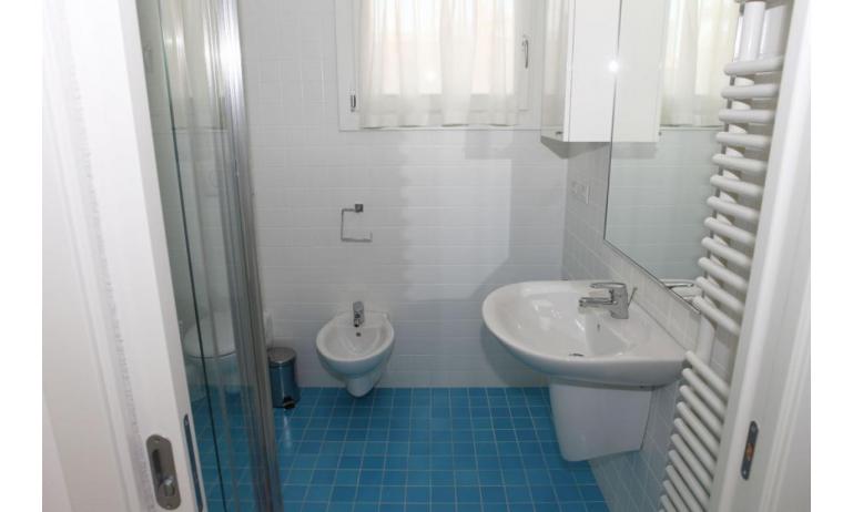 Residence MEDITERRANEE: C5 - Badezimmer mit Duschkabine (Beispiel)