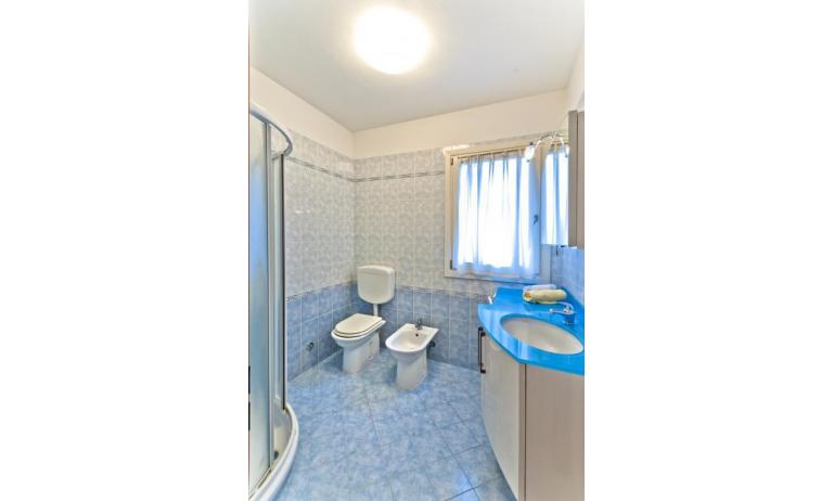 apartments CARAVELLE: C6 - bathroom with a shower enclosure (example)