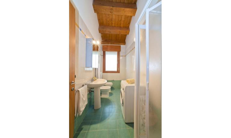 résidence ROBERTA: C8S - salle de bain avec lave-linge (exemple)