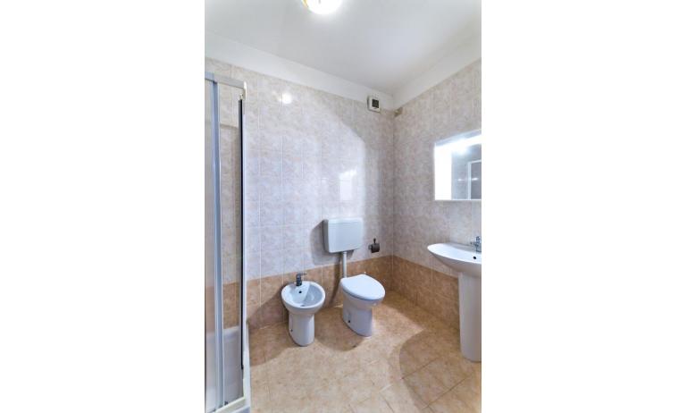 residence CRISTINA BEACH: A4 - bathroom with a shower enclosure (example)
