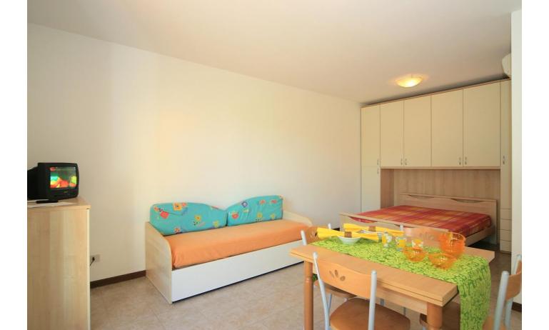 residence CRISTINA BEACH: A4 - divano letto doppio (esempio)