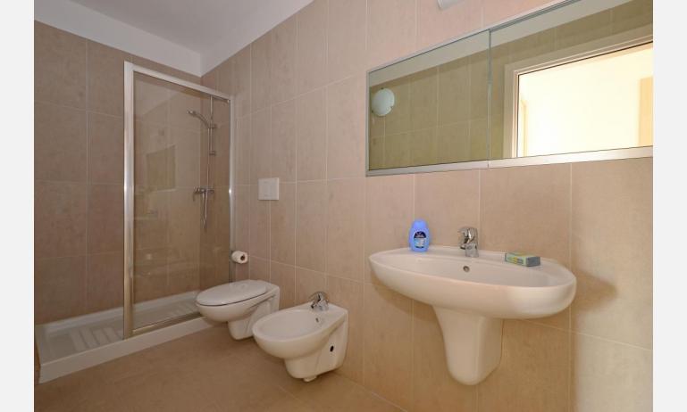 appartamenti FIORE: C6 - bagno con box doccia (esempio)