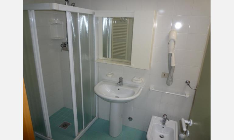 résidence BALI: C6 - salle de bain avec cabine de douche (exemple)
