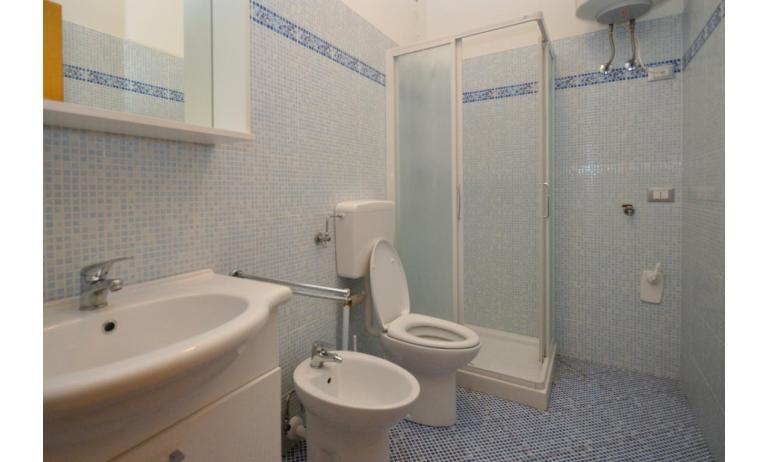 Residence VALBELLA: B5+ - Badezimmer mit Duschkabine (Beispiel)