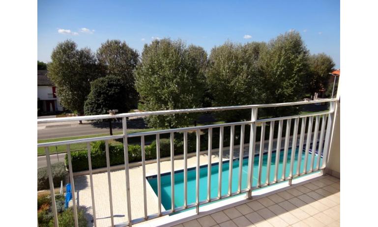 Ferienwohnungen ACAPULCO: B4 - Balkon Poolblick (Beispiel)