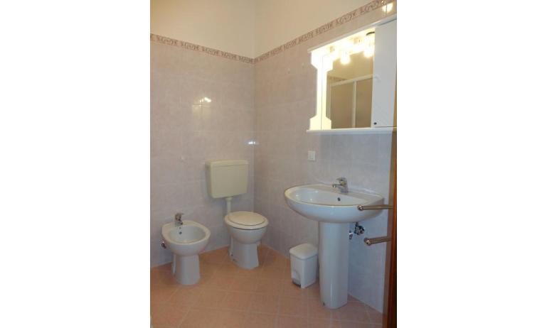 appartament ACAPULCO: B4 - salle de bain (exemple)