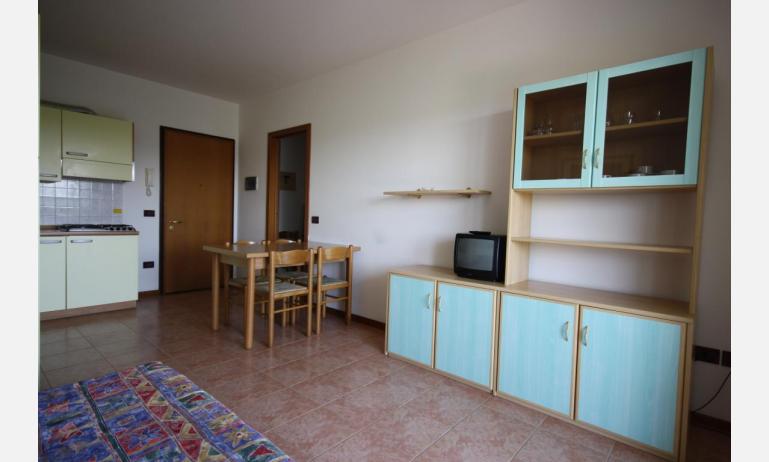 Residence LIDO DEL SOLE: C7 - Wohnzimmer (Beispiel)