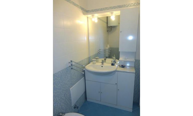 apartments AURORA: B6 - bathroom (example)