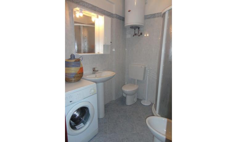 Ferienwohnungen MARCO POLO: C6/7 - Badezimmer mit Duschkabine (Beispiel)