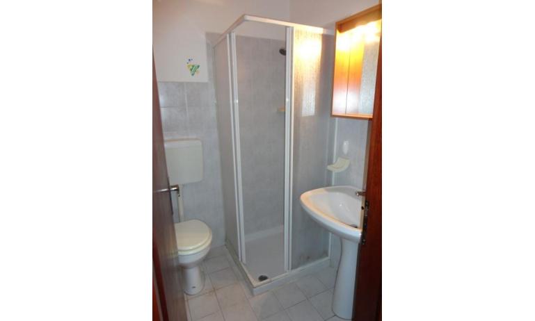 apartments MIRAMARE: C8/1-8 - bathroom (example)