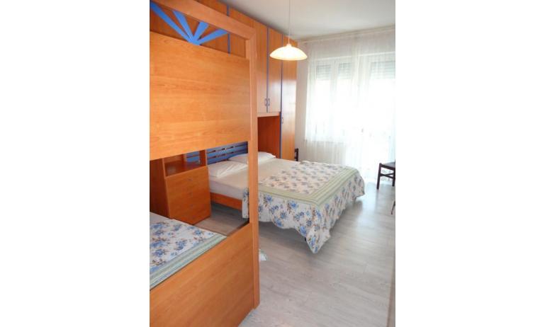 apartments MIRAMARE: C8/1-8 - bedroom with bunk bed (example)