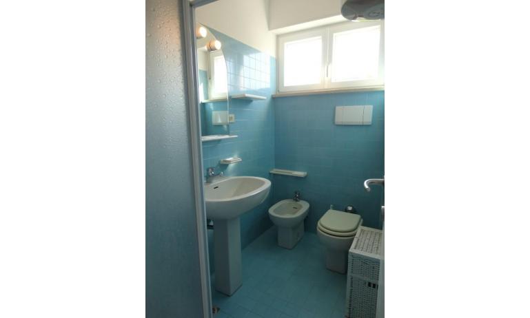 appartament MIRAMARE: C8/2-8 - salle de bain avec cabine de douche (exemple)