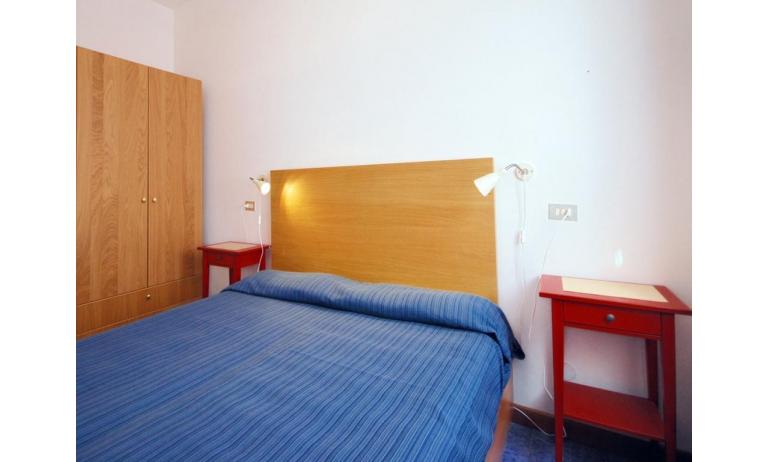 appartament VILLAGGIO MICHELANGELO: B4 - chambre avec deux lits (exemple)