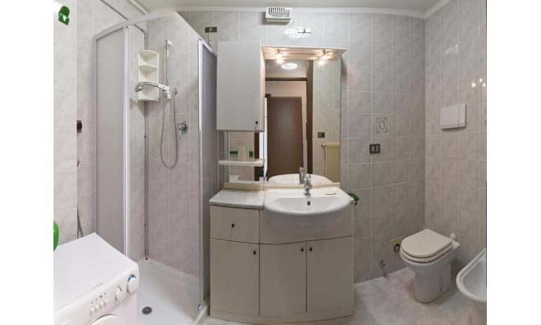 apartments DUCA DEGLI ABRUZZI: B4 - bathroom (example)