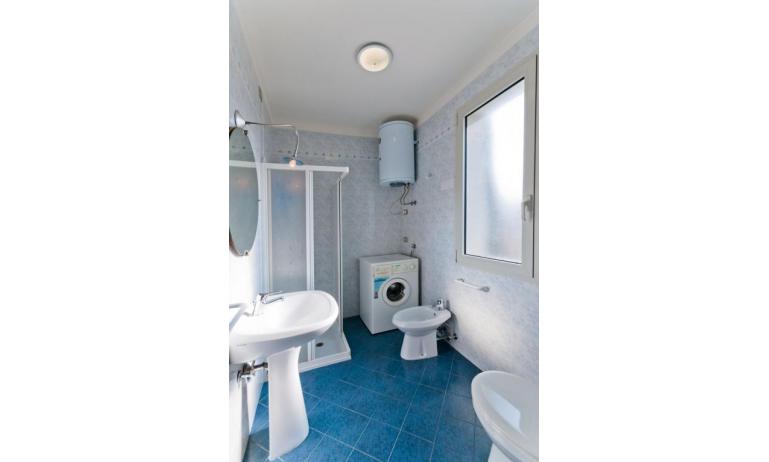 Ferienwohnungen LE SOLEIL: C7 - Badezimmer mit Duschkabine (Beispiel)
