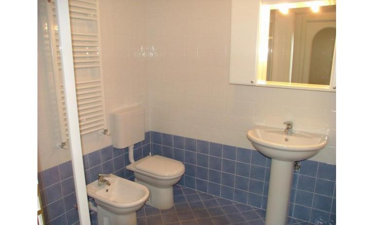 résidence COSTA AZZURRA: B4 - salle de bain (exemple)