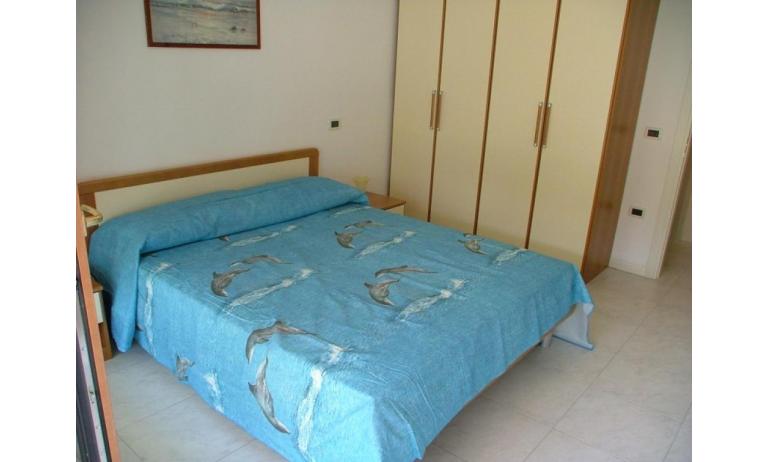 résidence COSTA AZZURRA: B4 - chambre à coucher double (exemple)