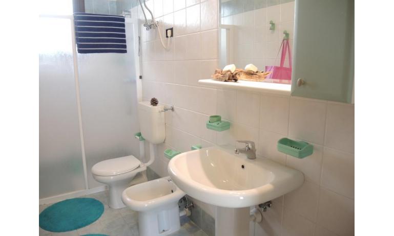 Residence LIA: B5* - Badezimmer mit Duschkabine (Beispiel)