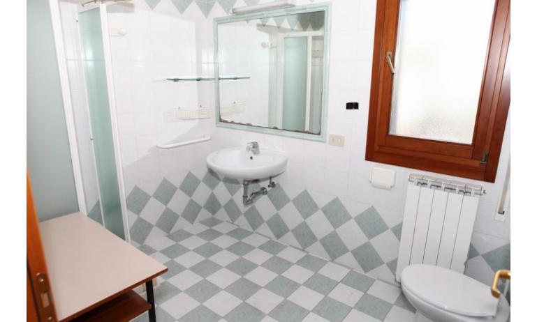 Ferienwohnungen MINERVA: C7 - Badezimmer (Beispiel)