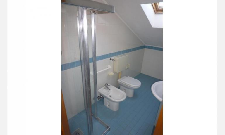résidence BALI: D8 - salle de bain avec cabine de douche (exemple)